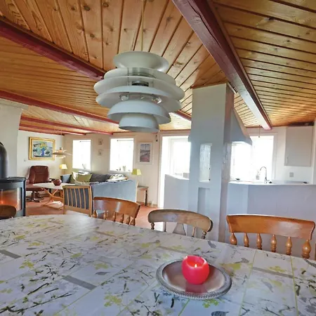 Holiday home 5 Bedroom Stunning In Oster Assels
