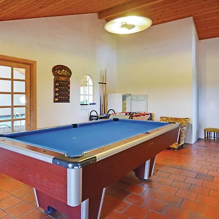 5 Bedroom Stunning In Prázdninový dům